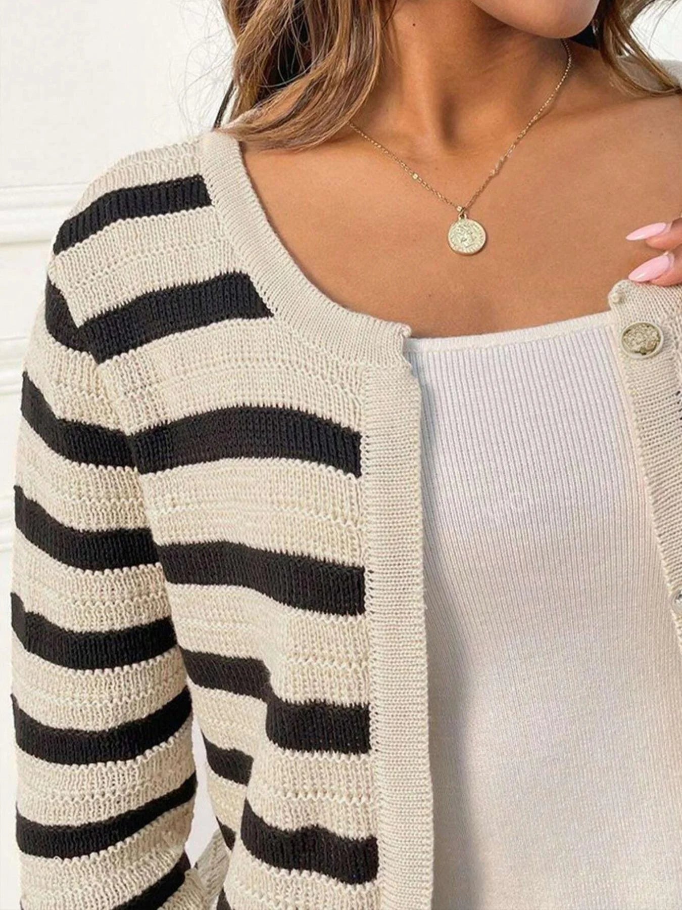 Women's Knit Cardigan Sweater, Casual Fitted Design, Moderate Fabric Thickness, Perfect for Fall & Winter Seasons